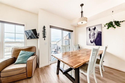 637-101 Sunset Drive, Cochrane, AB - Indoor Photo Showing Dining Room