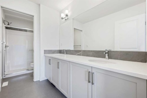 3 Legacy Glen Rise Se, Calgary, AB - Indoor Photo Showing Bathroom