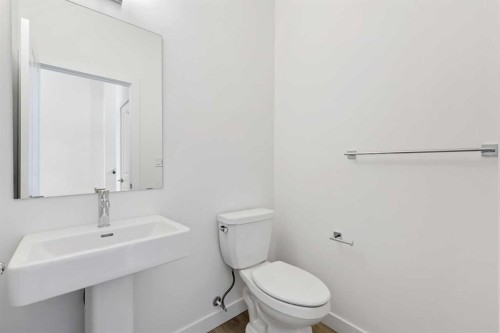3 Legacy Glen Rise Se, Calgary, AB - Indoor Photo Showing Bathroom