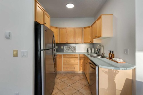 1106-1514 11 Street Sw, Calgary, AB - Indoor Photo Showing Kitchen With Double Sink