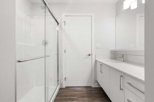 317-255 Les Jardins Park Se, Calgary, AB - Indoor Photo Showing Bathroom