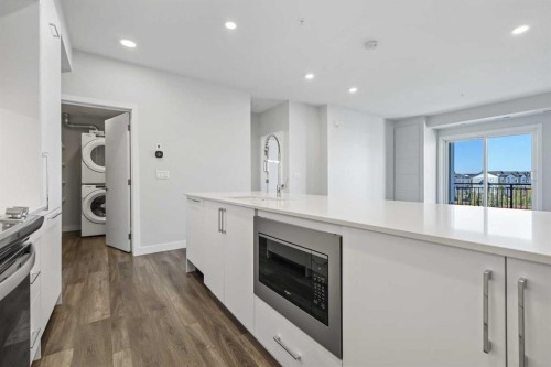 317-255 Les Jardins Park Se, Calgary, AB - Indoor Photo Showing Kitchen