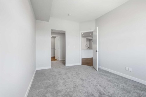 317-255 Les Jardins Park Se, Calgary, AB - Indoor Photo Showing Other Room