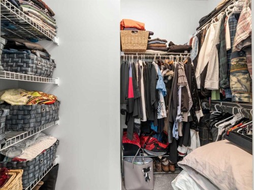 1883 47 Street Nw, Calgary, AB - Indoor With Storage