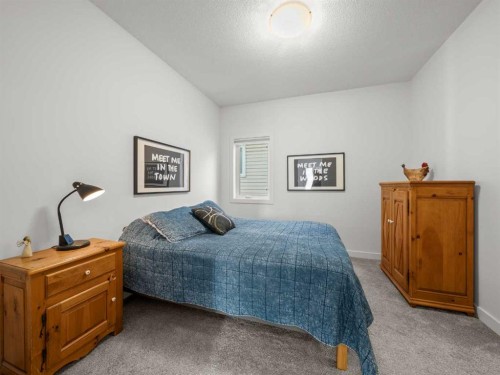 1883 47 Street Nw, Calgary, AB - Indoor Photo Showing Bedroom
