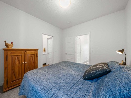 1883 47 Street Nw, Calgary, AB - Indoor Photo Showing Bedroom
