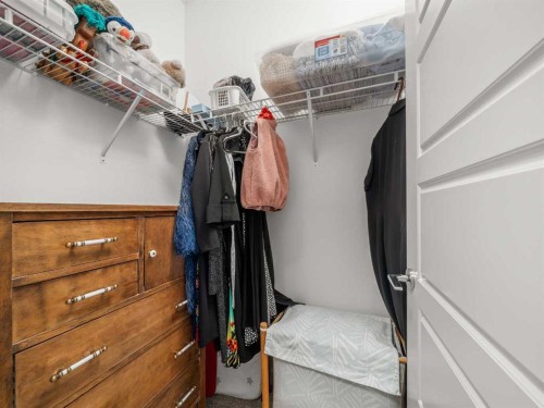 1883 47 Street Nw, Calgary, AB - Indoor With Storage