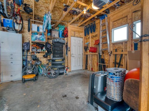 1883 47 Street Nw, Calgary, AB - Indoor