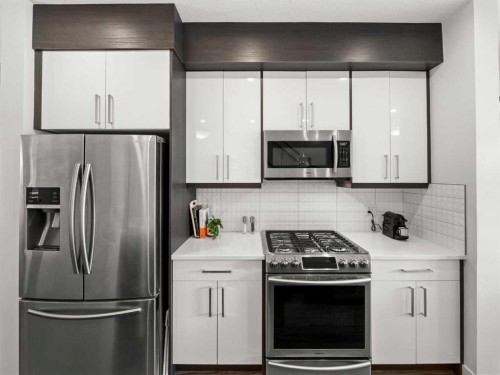 1883 47 Street Nw, Calgary, AB - Indoor Photo Showing Kitchen With Stainless Steel Kitchen With Upgraded Kitchen