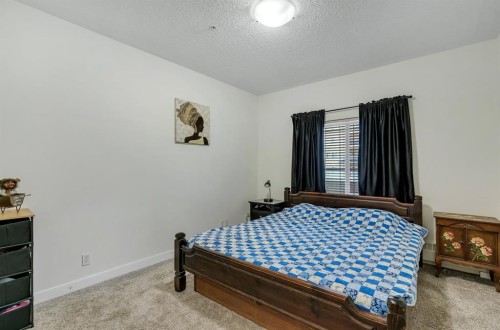 202-10 Discovery Ridge Close Sw, Calgary, AB - Indoor Photo Showing Bedroom