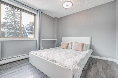 302-1727 10A Street Sw, Calgary, AB - Indoor Photo Showing Bedroom