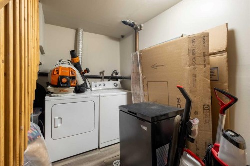 4612 Fortune Road Se, Calgary, AB - Indoor Photo Showing Laundry Room