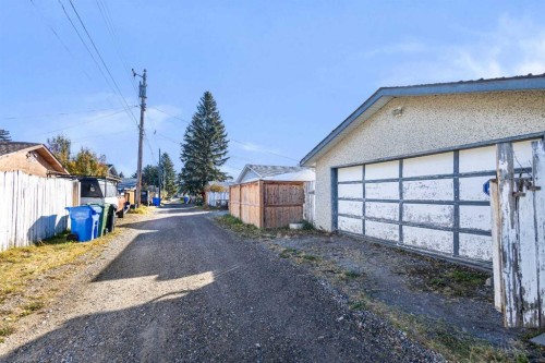 4612 Fortune Road Se, Calgary, AB - Outdoor