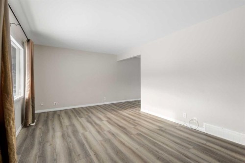 4612 Fortune Road Se, Calgary, AB - Indoor Photo Showing Other Room