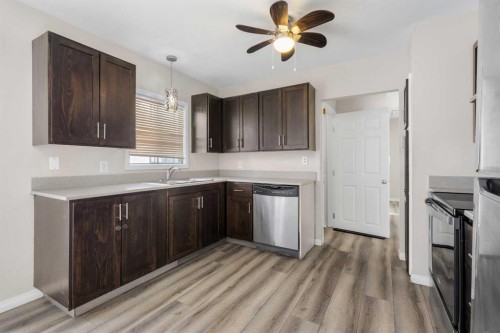 4612 Fortune Road Se, Calgary, AB - Indoor Photo Showing Kitchen
