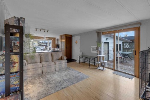 47 Huntstrom Drive Ne, Calgary, AB - Indoor Photo Showing Living Room