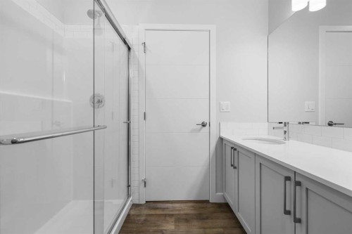 406-255 Les Jardins Park Se, Calgary, AB - Indoor Photo Showing Bathroom