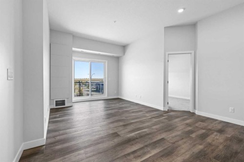 406-255 Les Jardins Park Se, Calgary, AB - Indoor Photo Showing Other Room