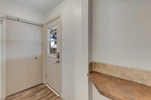 3335 Doverview Road Se, Calgary, AB - Indoor Photo Showing Other Room