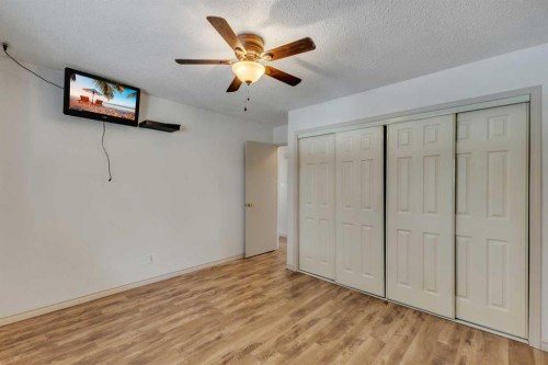 3335 Doverview Road Se, Calgary, AB - Indoor Photo Showing Other Room