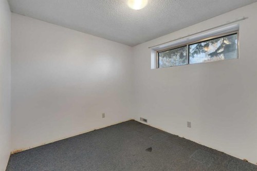 3335 Doverview Road Se, Calgary, AB - Indoor Photo Showing Other Room