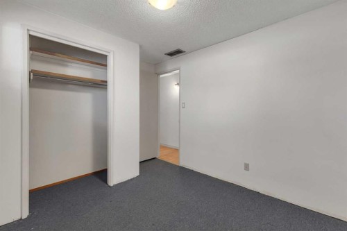3335 Doverview Road Se, Calgary, AB - Indoor Photo Showing Other Room
