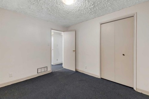 3335 Doverview Road Se, Calgary, AB - Indoor Photo Showing Other Room