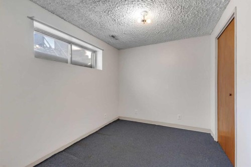 3335 Doverview Road Se, Calgary, AB - Indoor Photo Showing Other Room
