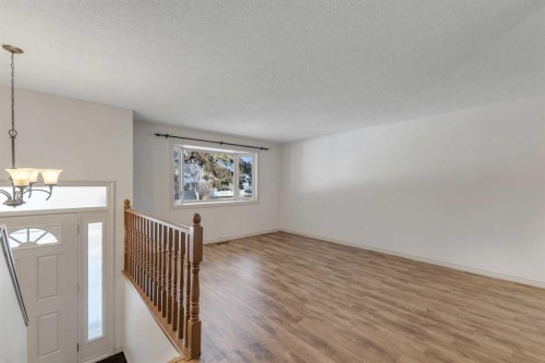 3335 Doverview Road Se, Calgary, AB - Indoor Photo Showing Other Room
