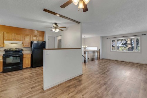 3335 Doverview Road Se, Calgary, AB - Indoor Photo Showing Kitchen