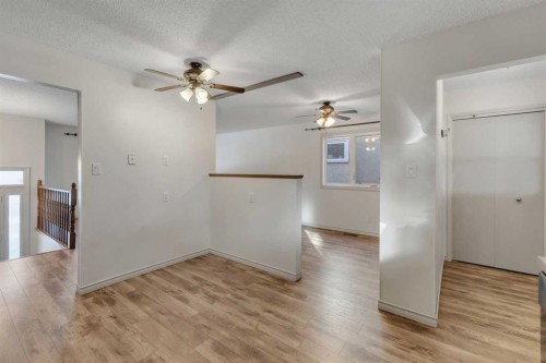 3335 Doverview Road Se, Calgary, AB - Indoor Photo Showing Other Room