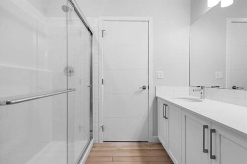 408-255 Les Jardins Park Se, Calgary, AB - Indoor Photo Showing Bathroom