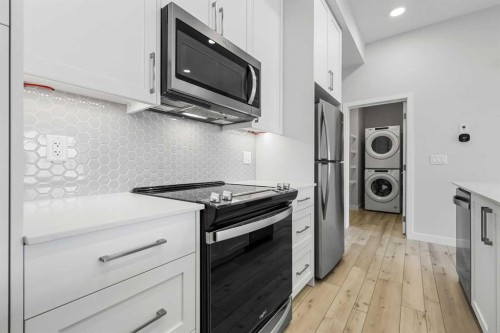 408-255 Les Jardins Park Se, Calgary, AB - Indoor Photo Showing Kitchen With Upgraded Kitchen