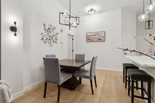 207-881 15 Avenue Sw, Calgary, AB - Indoor Photo Showing Dining Room