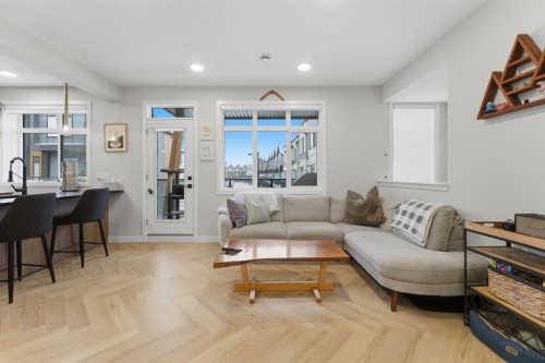 208-562 Seton Circle Se, Calgary, AB - Indoor Photo Showing Living Room