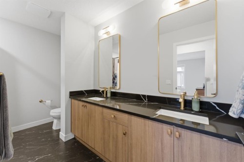 208-562 Seton Circle Se, Calgary, AB - Indoor Photo Showing Bathroom