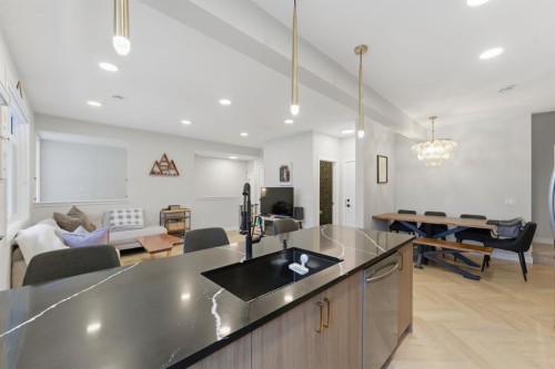 208-562 Seton Circle Se, Calgary, AB - Indoor Photo Showing Kitchen