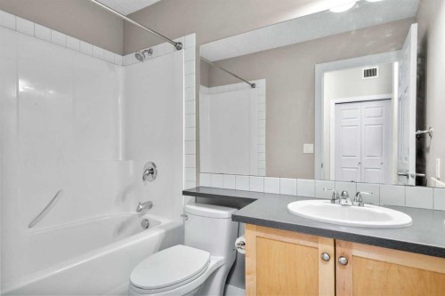 115-1414 17 Street Se, Calgary, AB - Indoor Photo Showing Bathroom