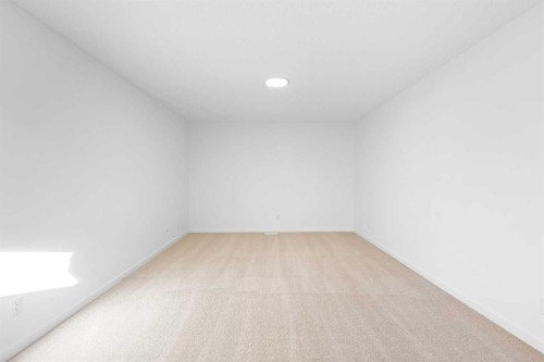 405 Corner Glen Way Ne, Calgary, AB - Indoor Photo Showing Other Room