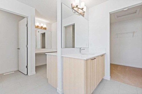 405 Corner Glen Way Ne, Calgary, AB - Indoor