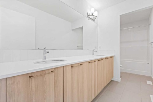 405 Corner Glen Way Ne, Calgary, AB - Indoor Photo Showing Bathroom