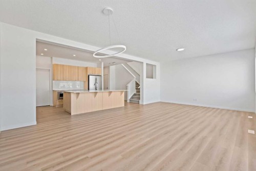 405 Corner Glen Way Ne, Calgary, AB - Indoor Photo Showing Kitchen