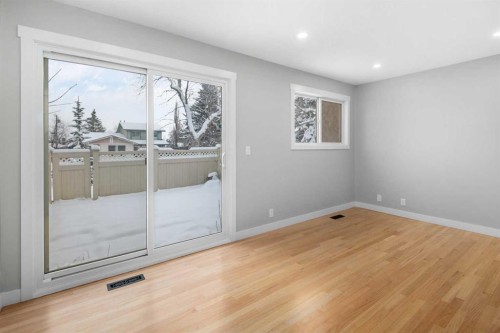 5-5520 1 Avenue Se, Calgary, AB - Indoor Photo Showing Other Room