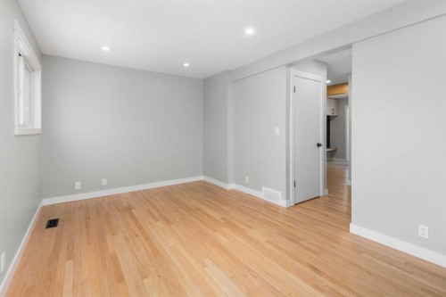 5-5520 1 Avenue Se, Calgary, AB - Indoor Photo Showing Other Room