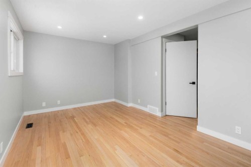 5-5520 1 Avenue Se, Calgary, AB - Indoor Photo Showing Other Room