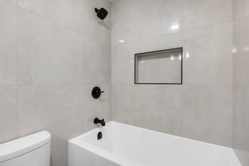 5-5520 1 Avenue Se, Calgary, AB - Indoor Photo Showing Bathroom