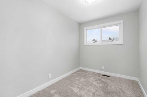 5-5520 1 Avenue Se, Calgary, AB - Indoor Photo Showing Other Room