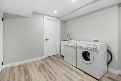 5-5520 1 Avenue Se, Calgary, AB - Indoor Photo Showing Laundry Room