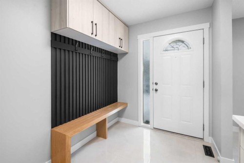 5-5520 1 Avenue Se, Calgary, AB - Indoor Photo Showing Other Room