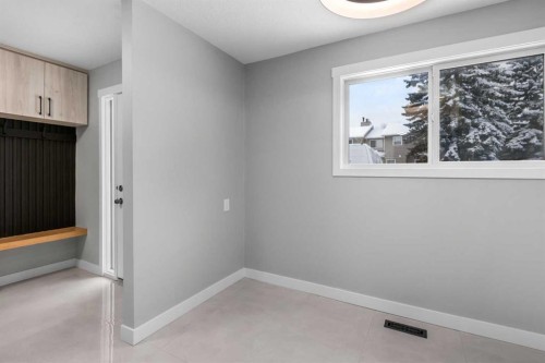 5-5520 1 Avenue Se, Calgary, AB - Indoor Photo Showing Other Room